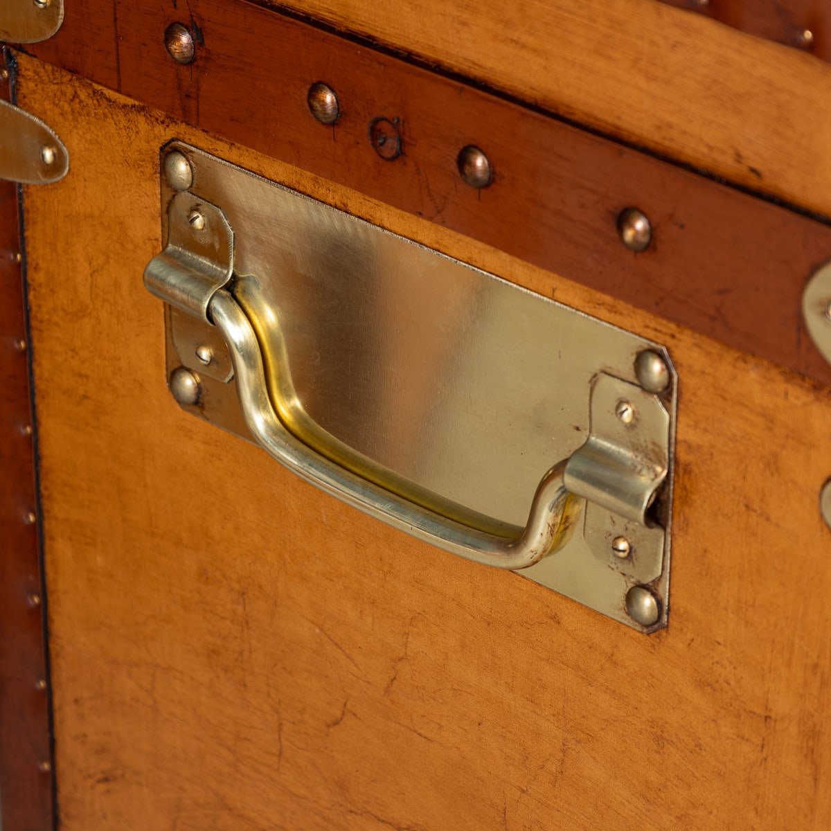 PUSHKINS.COM - B11174 - 20thC PAIR OF LEATHER CLAD ENGLISH ARMY : NAVY STYLE TRUNKS - 19.jpg
