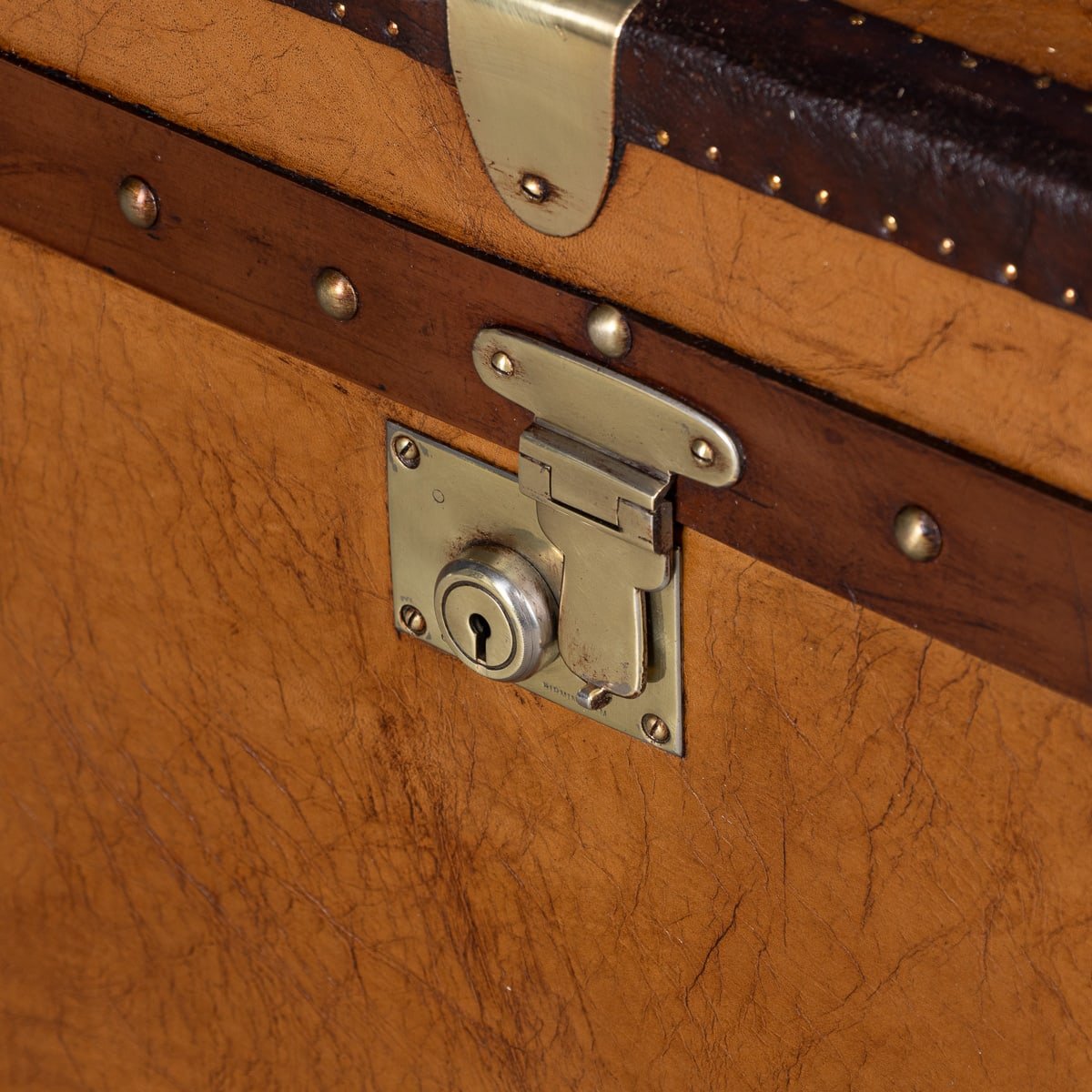PUSHKINS.COM - B11236 - 20thC LEATHER CLAD ENGLISH ARMY : NAVY STYLE TRUNK - 23.jpg