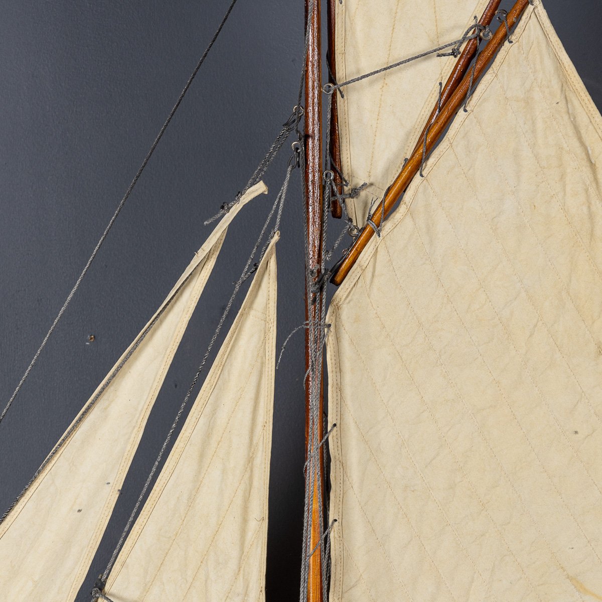 PUSHKINS.COM - D11103 - VINTAGE 20thC LARGE ENGLISH GAFF CUTTER POND YACHT c.1940 - 07.jpg