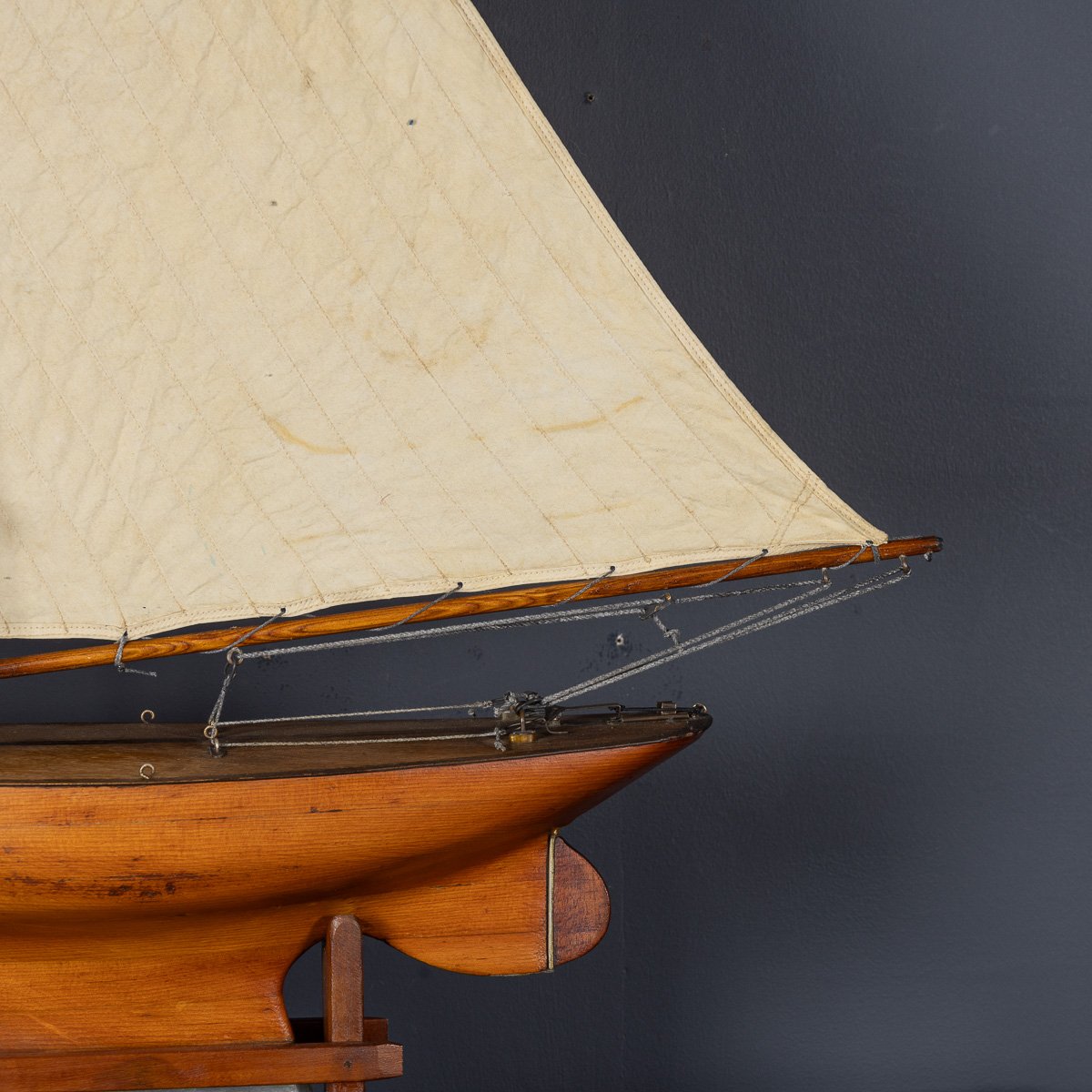 PUSHKINS.COM - D11103 - VINTAGE 20thC LARGE ENGLISH GAFF CUTTER POND YACHT c.1940 - 12.jpg