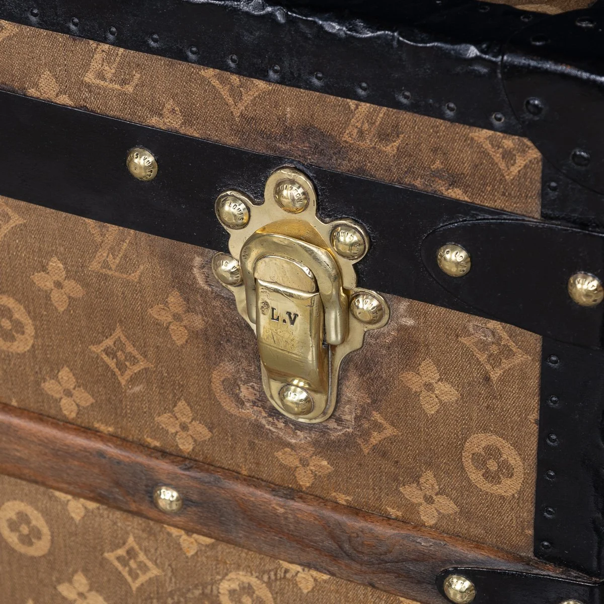 PUSHKINS.COM - B11311w - ANTIQUE 20thC LOUIS VUITTON %22MALLE HAUTE%22 TRUNK IN WOVEN CANVAS, FRANCE c.1900 - 28.jpg