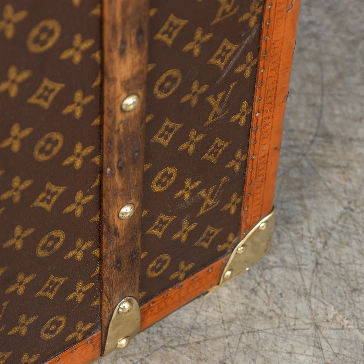 PUSHKINS.COM - B11504d - ANTIQUE 20thC LOUIS VUITTON HAT TRUNK IN WOVEN CANVAS, FRANCE c.1890 - 39.jpg