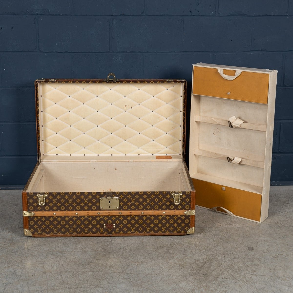 PUSHKINS.COM - B11233d - 20thC LOUIS VUITTON CABIN TRUNK IN MONOGRAM CANVAS, FRANCE c.1930 - 11.jpg