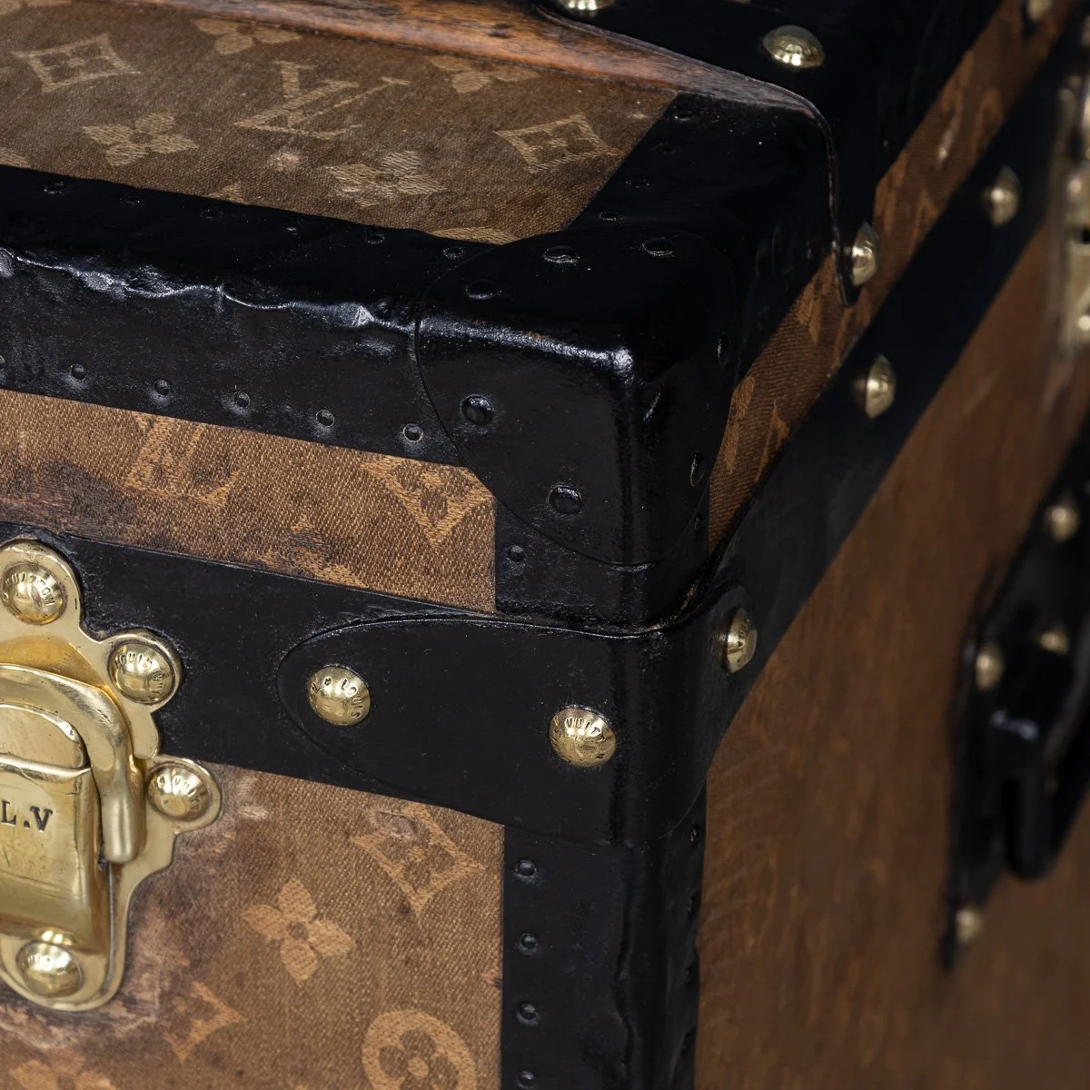 PUSHKINS.COM - B11311w - ANTIQUE 20thC LOUIS VUITTON %22MALLE HAUTE%22 TRUNK IN WOVEN CANVAS, FRANCE c.1900 - 29.jpg