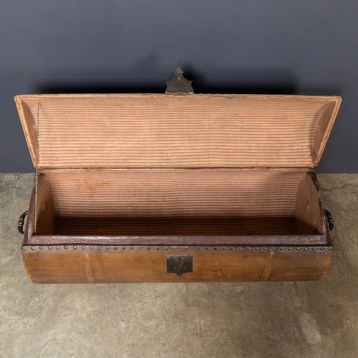 PUSHKINS.COM - D11766 - ANTIQUE 18thC CYLINDRICAL COACH TRUNK - 20.jpg