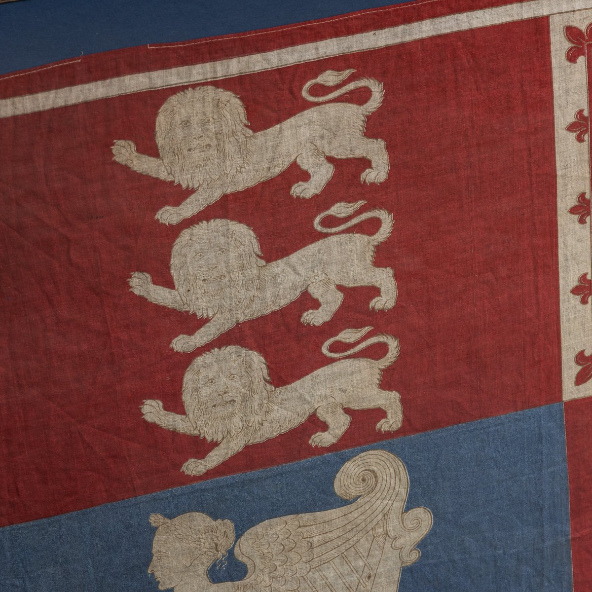 PUSHKINS.COM - D11376 - ANTIQUE 20thC VICTORIAN FRAMED ROYAL STANDARD FLAG c.1900 - 04.jpg