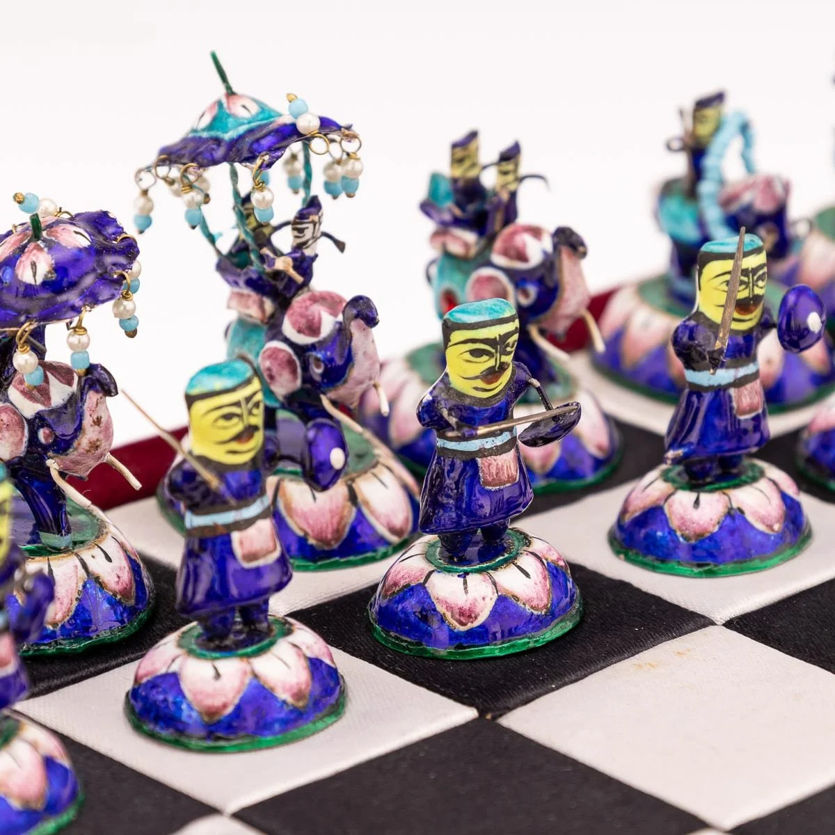 PUSHKINS.COM - A00103 - 20thC INDIAN SILVER & ENAMEL CHESS SET WITH SILK & VELVET BOARD, JAIPUR c.1950 - 23.jpg