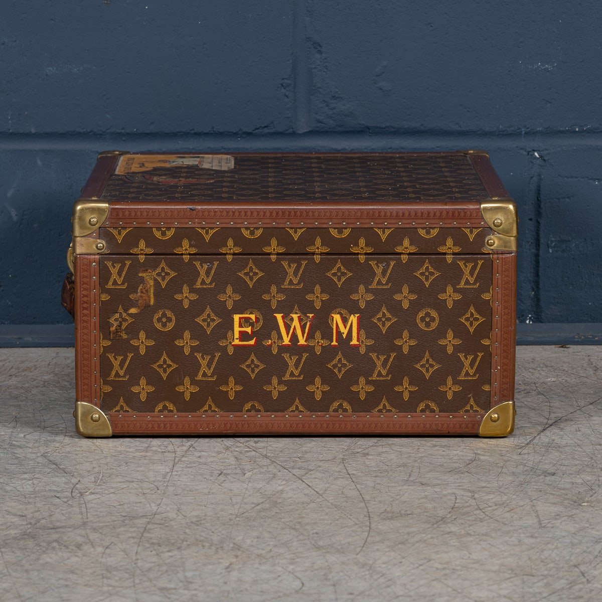 PUSHKINS.COM - B11235d - 20thC LOUIS VUITTON HAT CASE IN MONOGRAM CANVAS, CONVERTED INTO A HUMIDOR c.1950 - 05.jpg