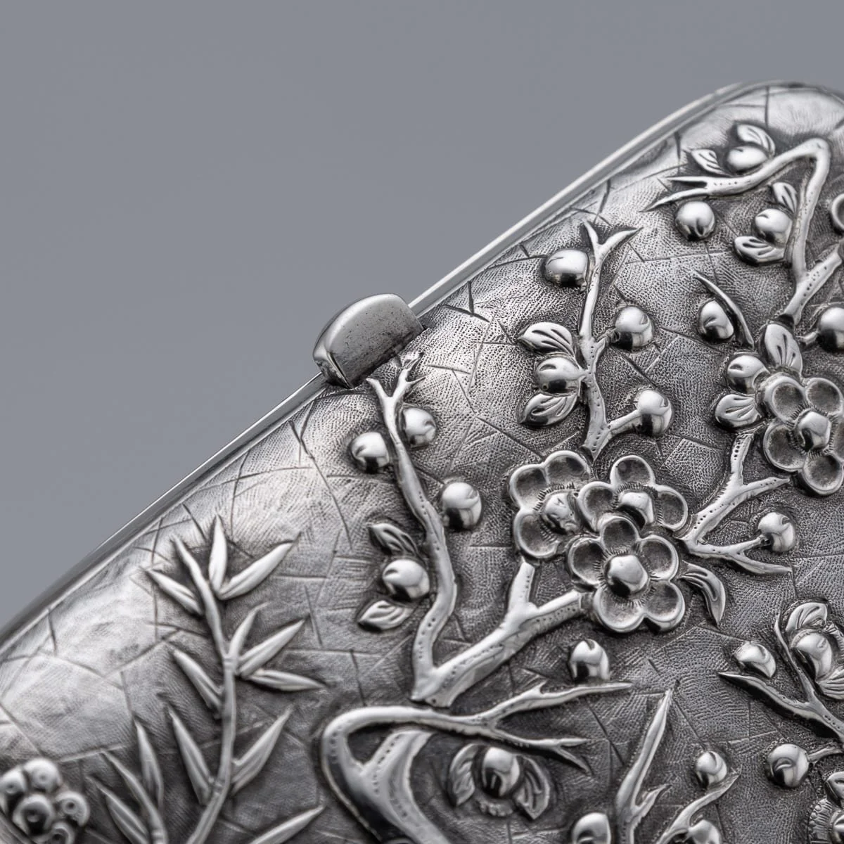 PUSHKINS.COM - A00113 - ANTIQUE 19thC CHINESE EXPORT SOLID SILVER CIGARETTE CASE, HUNG CHONG & CO c.1900 - 08.jpg