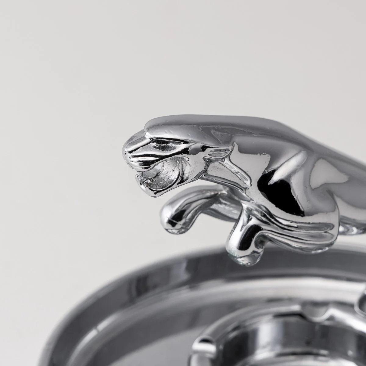 PUSHKINS.COM - D11819 - VINTAGE 20thC CHROME PLATED JAGUAR DEALERSHIP ASHTRAY c.1960 - 11.jpg