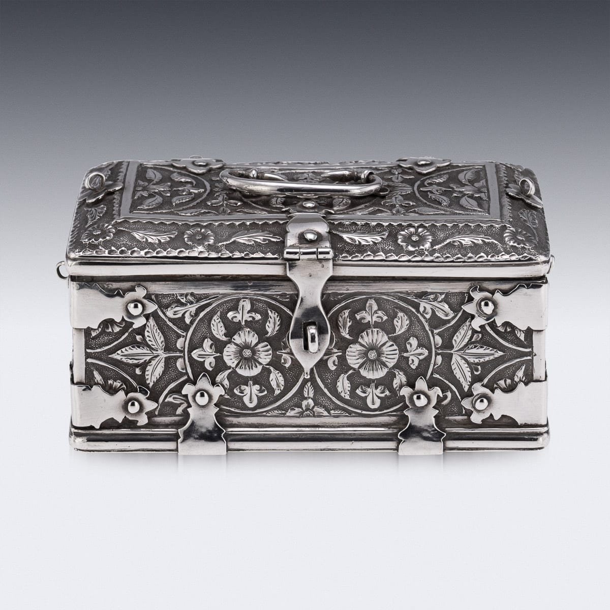 PUSHKINS.COM - J12121 - ANTIQUE 19thC INDIAN MADRAS SOLID SILVER CASKET c.1890 - 04.jpg