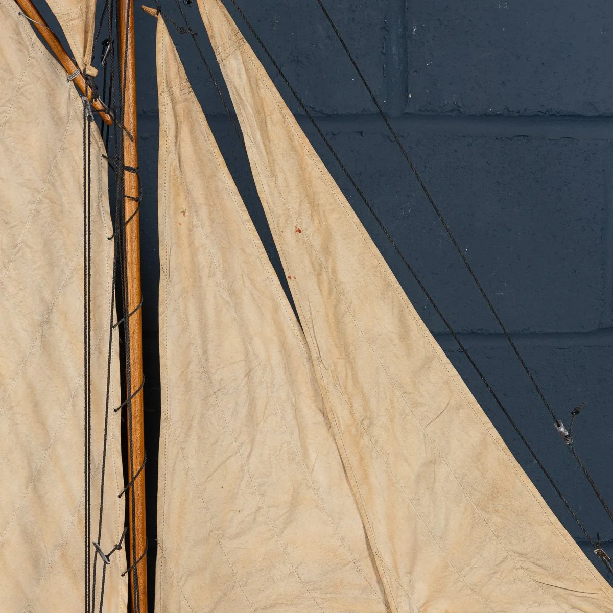 PUSHKINS.COM - B11425 - VINTAGE 20thC ENGLISH GAFF RIGGED %22J CLASS%22 POND YACHT c.1930 - 11.jpg