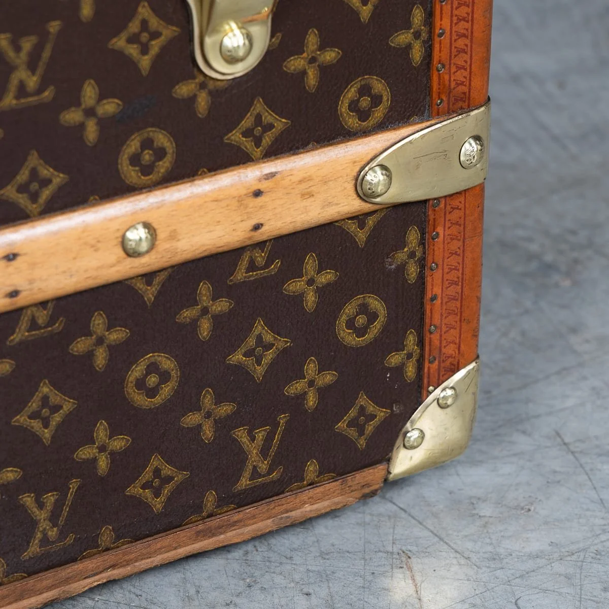PUSHKINS.COM - B12020h - 20thC LOUIS VUITTON CABIN TRUNK IN MONOGRAM CANVAS, FRANCE c.1930 - 27.jpg