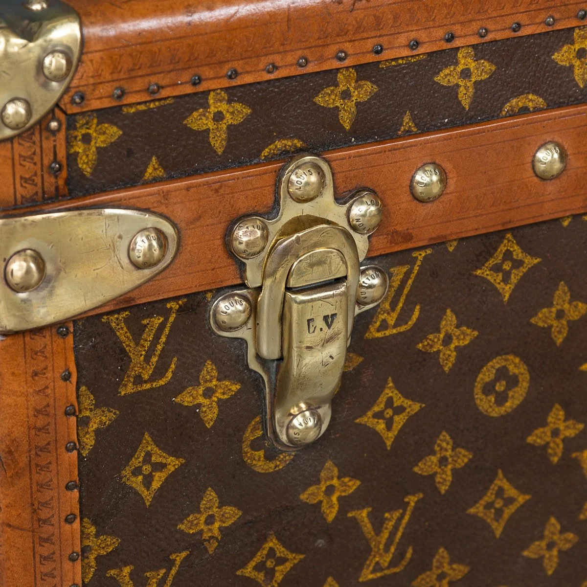 PUSHKIN'S - ANTIQUE 20thC LOUIS VUITTON HAT TRUNK IN MONOGRAM CANVAS, PARIS c.1920 - 24.jpg