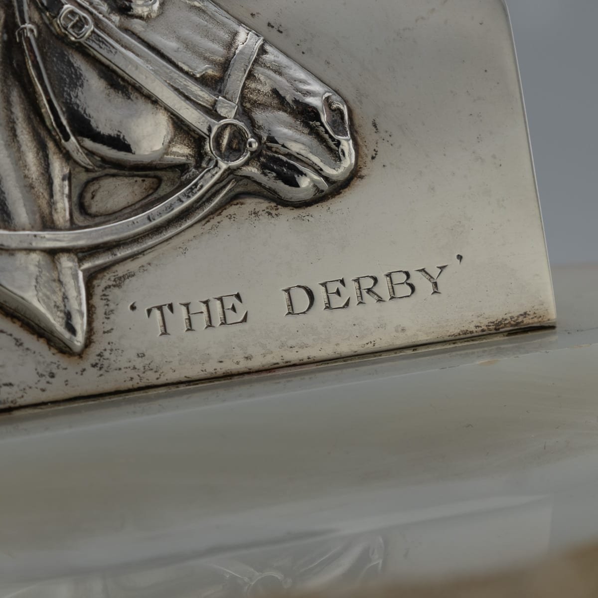 PUSHKINS.COM - J12216 - VINTAGE 20thC ENGLISH SOLID SILVER & AGATE HORSE RACING THEMED ASHTRAY c.1956 - 09.jpg
