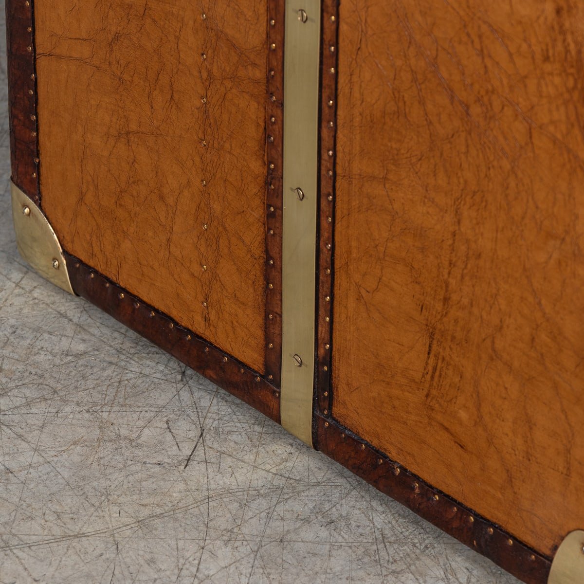PUSHKINS.COM - B11236 - 20thC LEATHER CLAD ENGLISH ARMY : NAVY STYLE TRUNK - 26.jpg