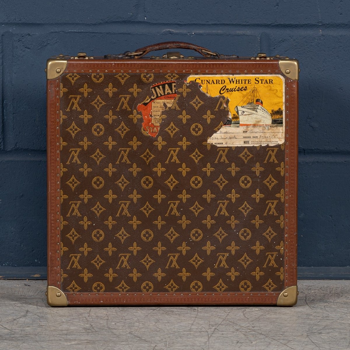 PUSHKINS.COM - B11235d - 20thC LOUIS VUITTON HAT CASE IN MONOGRAM CANVAS, CONVERTED INTO A HUMIDOR c.1950 - 08.jpg