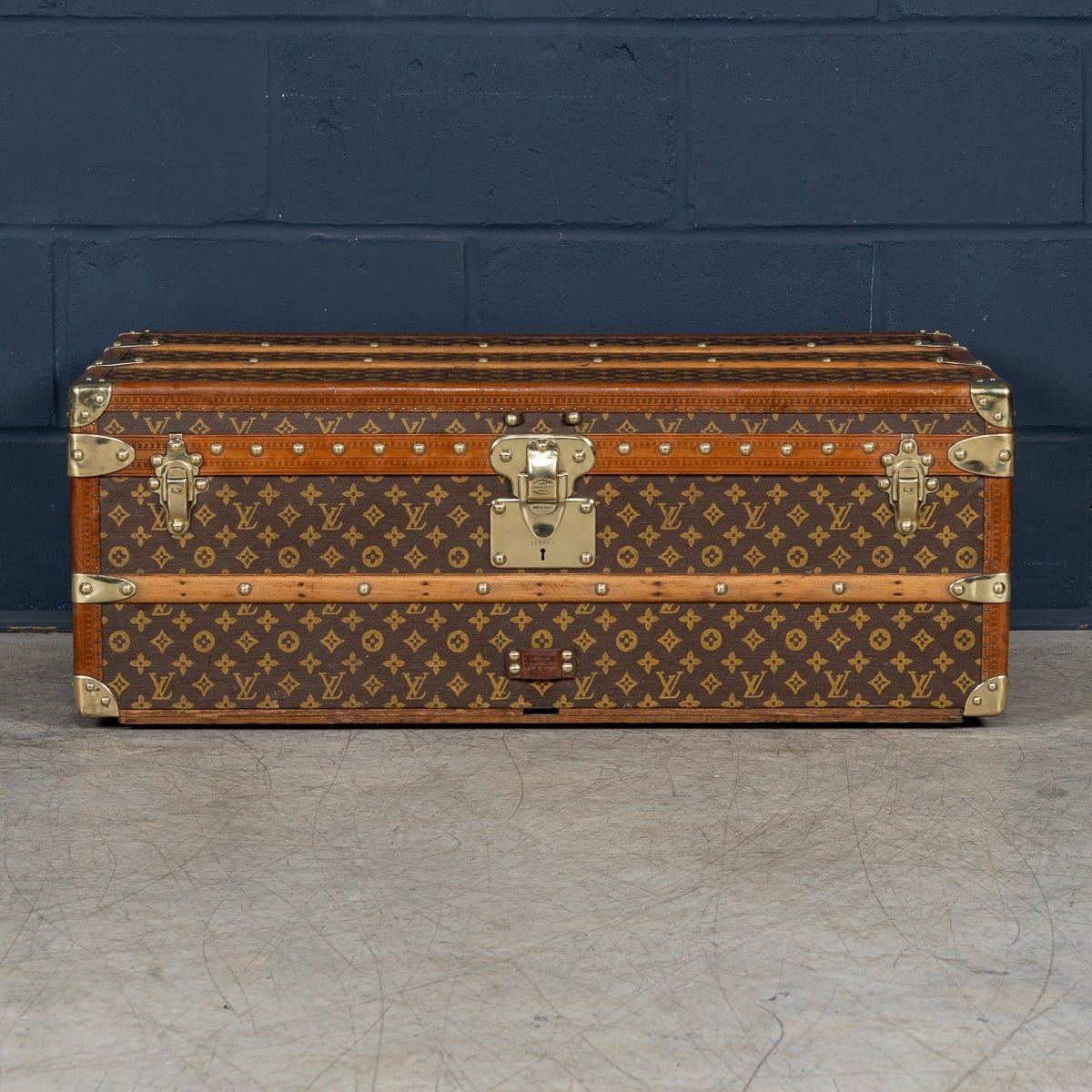 PUSHKINS.COM - B11233d - 20thC LOUIS VUITTON CABIN TRUNK IN MONOGRAM CANVAS, FRANCE c.1930 - 04.jpg