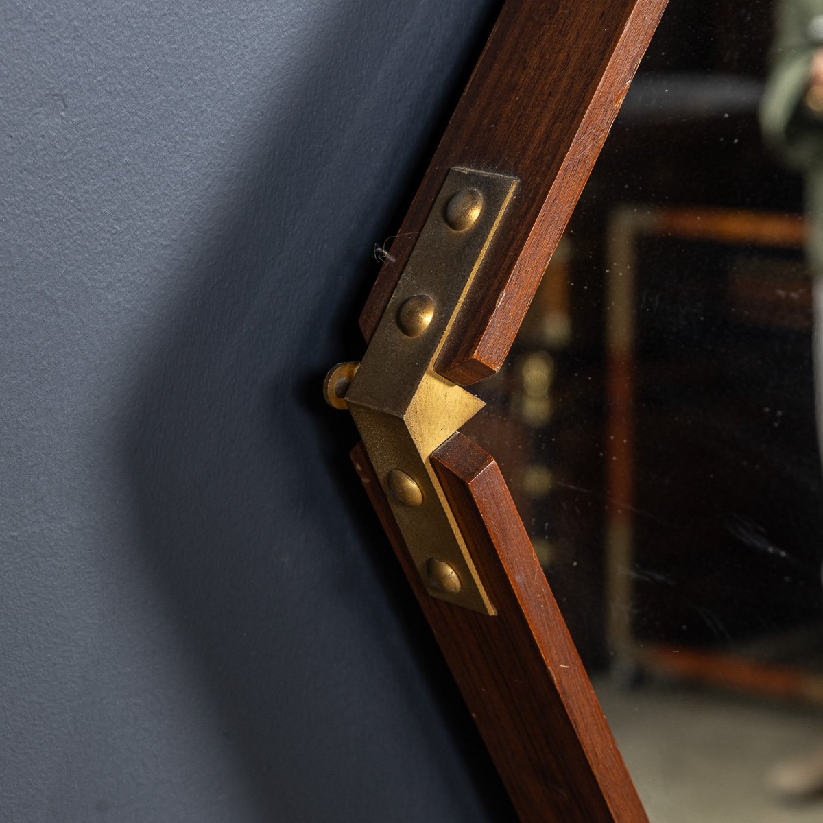 PUSHKINS.COM - D11131 - 20thC ITALIAN BRASS & WOOD HEXAGONAL MIRROR c.1960 - 10.jpg