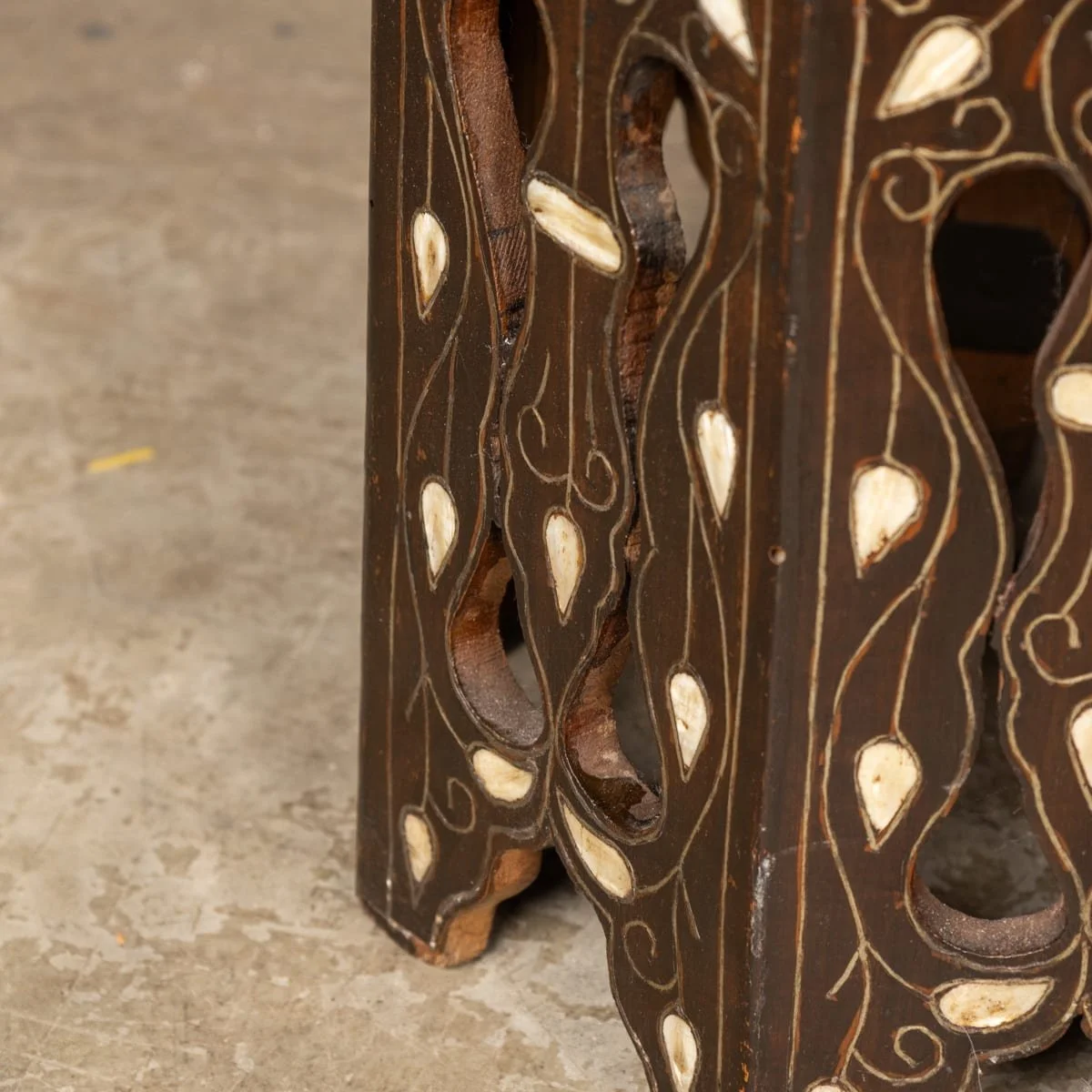 PUSHKINS.COM - Z12412 - ANTIQUE 20thC DARK WOOD & MOTHER OF PEARL MOORISH TABLE c.1920 - 18.jpg