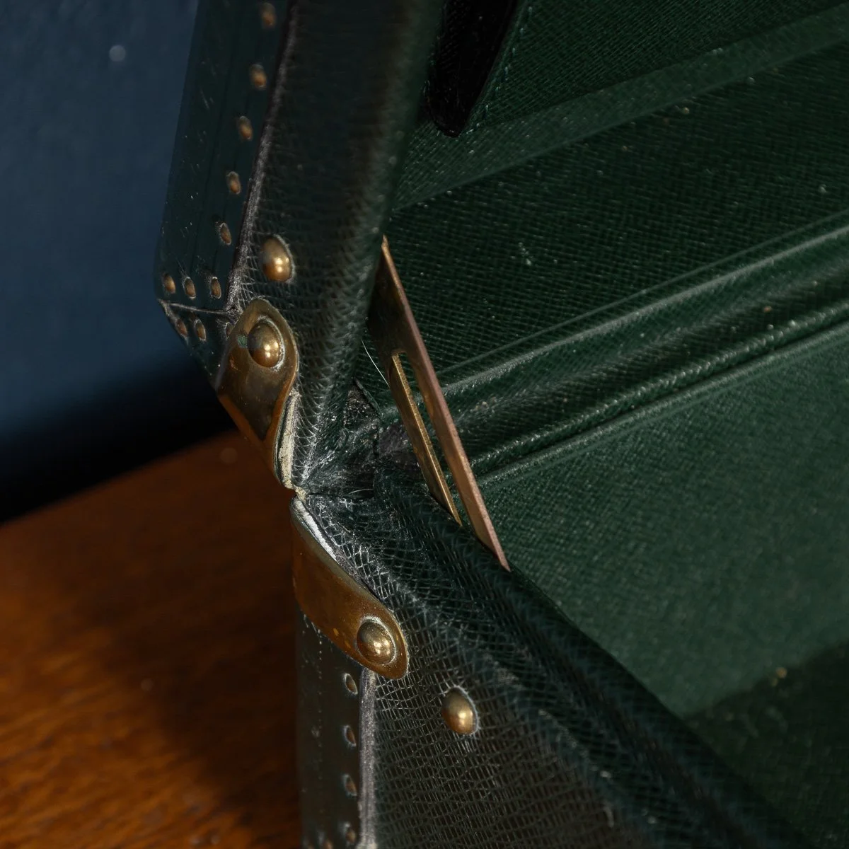 PUSHKINS.COM - B11505 - 20thC LOUIS VUITTON PRESIDENTIAL BRIEFCASE IN GREEN "TAIGA" LEATHER, FRANCE - 17.jpg