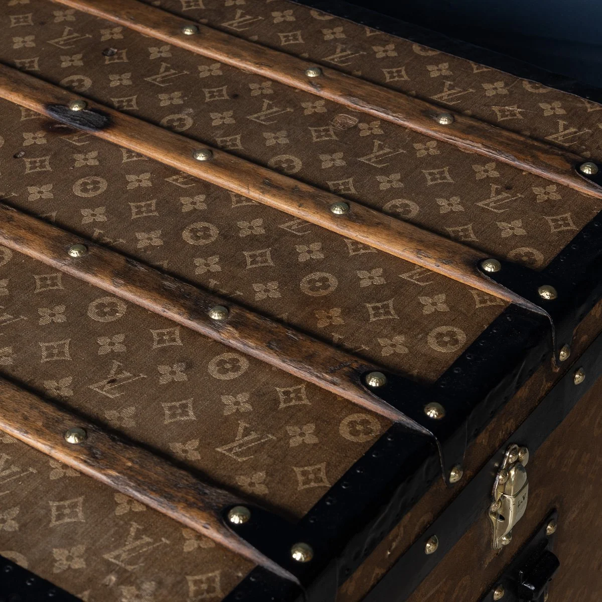 PUSHKINS.COM - B11311w - ANTIQUE 20thC LOUIS VUITTON %22MALLE HAUTE%22 TRUNK IN WOVEN CANVAS, FRANCE c.1900 - 34.jpg