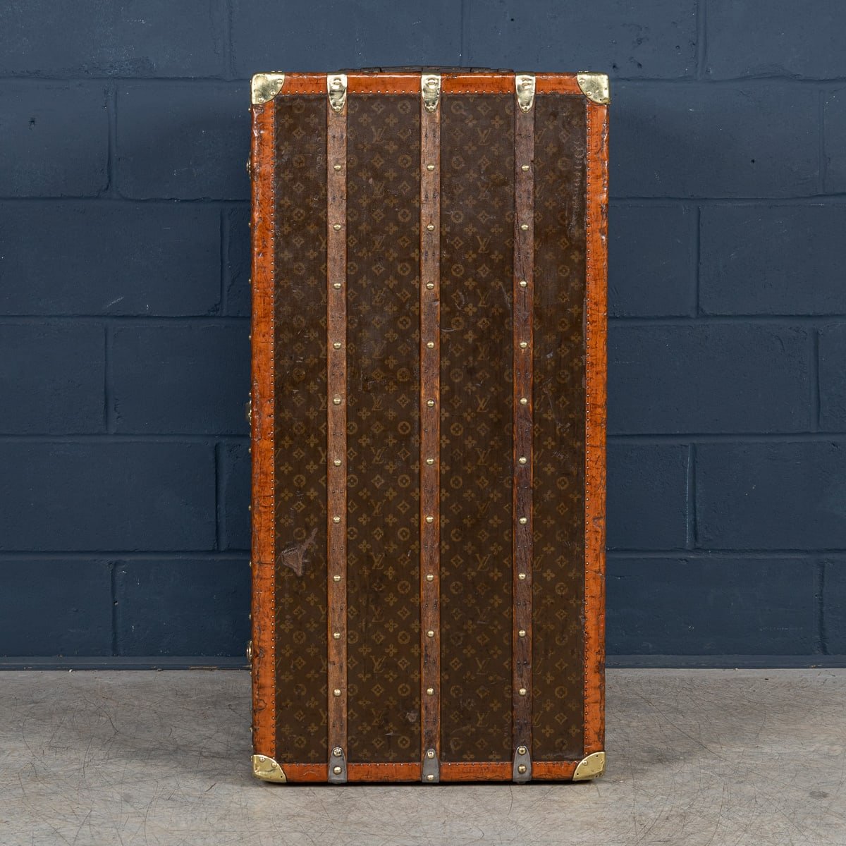 PUSHKINS.COM - B11231h - 20thC LOUIS VUITTON WARDROBE TRUNK IN MONOGRAM CANVAS, FRANCE - 05.jpg