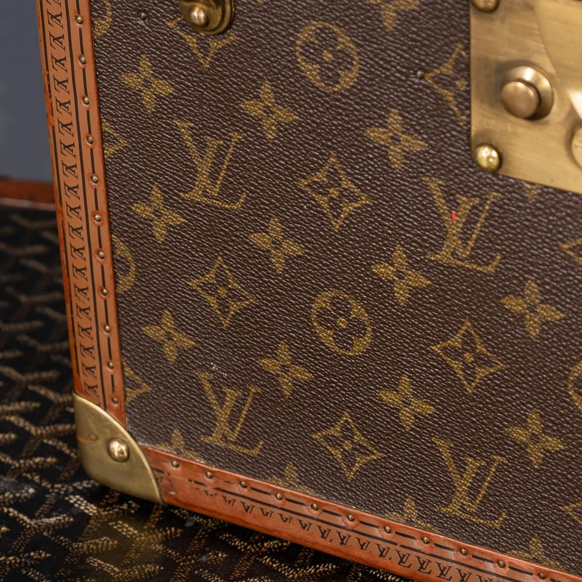 PUSHKIN'S - MID 20thC LOUIS VUITTON VANITY CASE IN MONOGRAM CANVAS, MADE IN FRANCE c.1960 - 22.jpg