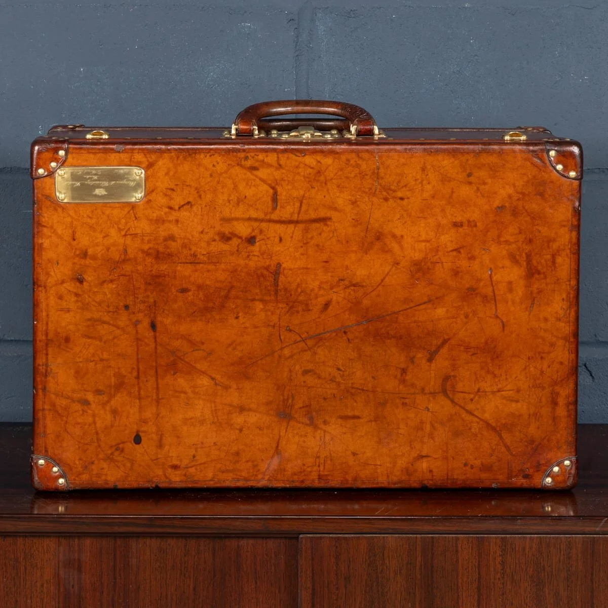 PUSHKINS.COM - B12345W - ANTIQUE 20thC RARE FRENCH LOUIS VUITTON LEATHER TRAVELLING CASE - 08.jpg
