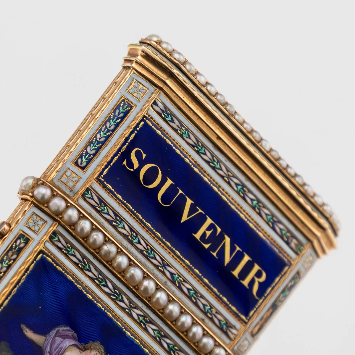 PUSHKINS.COM - A00143 - ANTIQUE 18thC SWISS GOLD, ENAMEL & SEED PEARL AIDE MEMOIRE "SOUVENIR" BOX c.1790 - 21.jpg