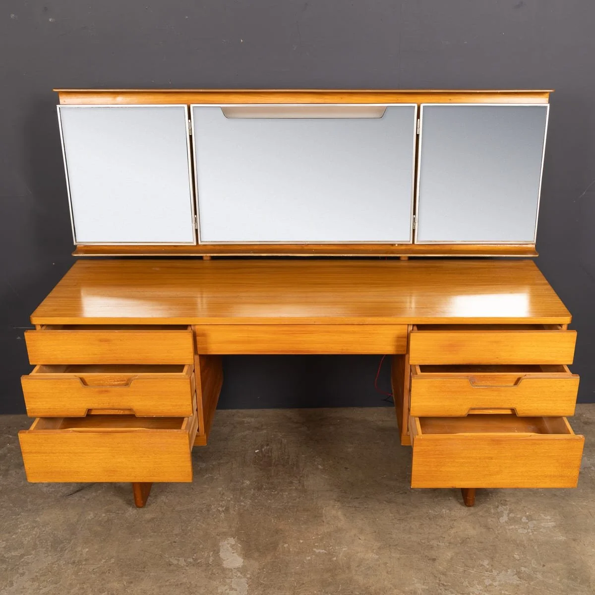 PUSHKINS.COM - Z12135 - VINTAGE 20thC ENGLISH "Q" DRESSING TABLE BY GUNTHER HOFFSTEAD FOR UNIFLEX c.1960 - 05.jpg