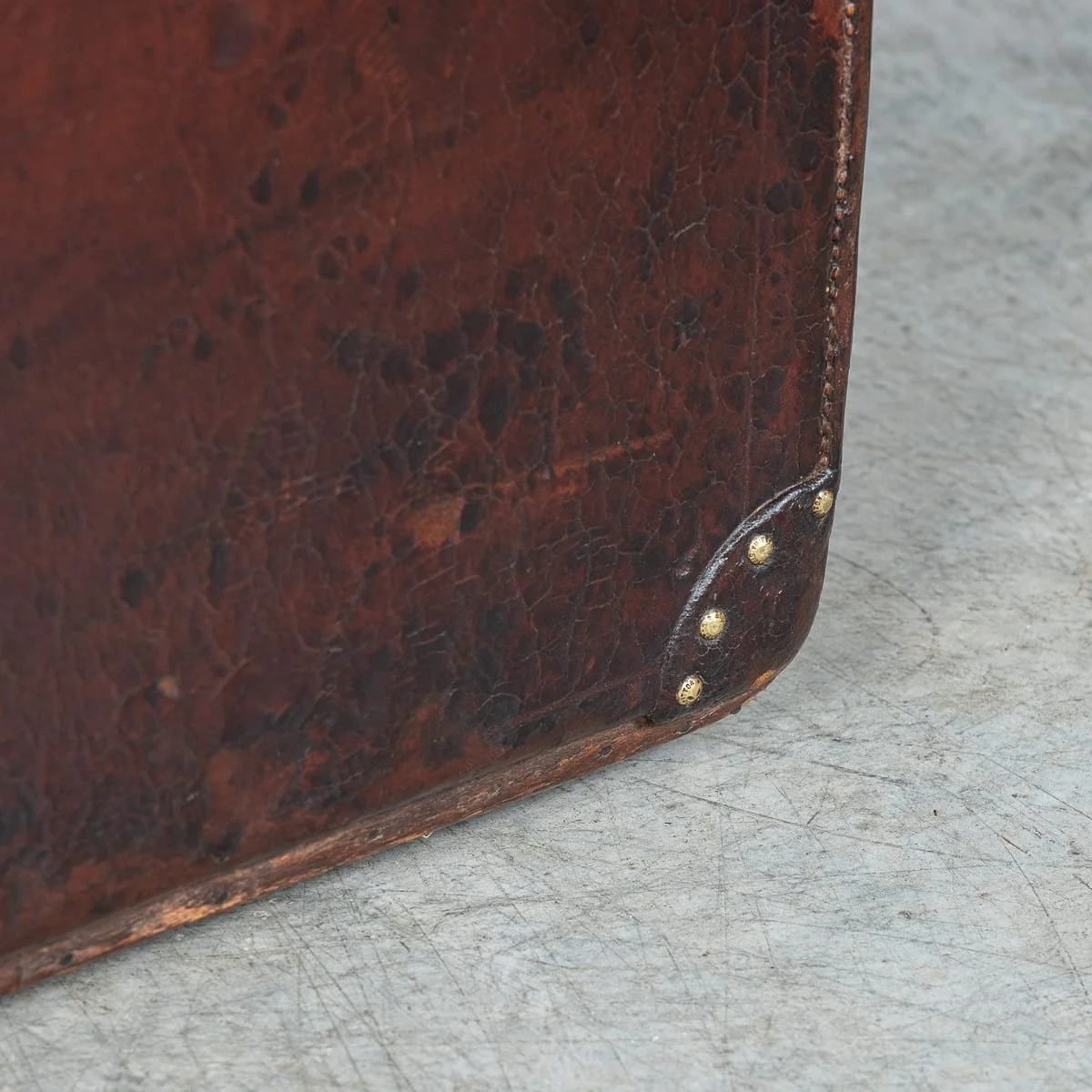 PUSHKINS.COM - B12015i - ANTIQUE 20thC LOUIS VUITTON COURIER TRUNK IN NATURAL COW HIDE, FRANCE c.1900 - 40.jpg