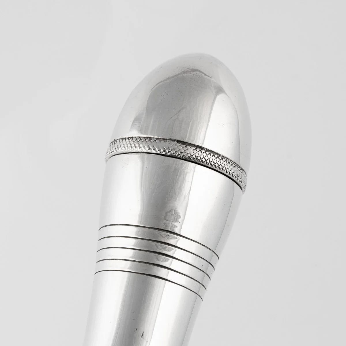 PUSHKINS.COM - B11420 - NOVELTY 20thC SILVER PLATED %22BELL-FORM%22 COCKTAIL SHAKER, HUKIN & HEATH c.1930 - 08.jpg