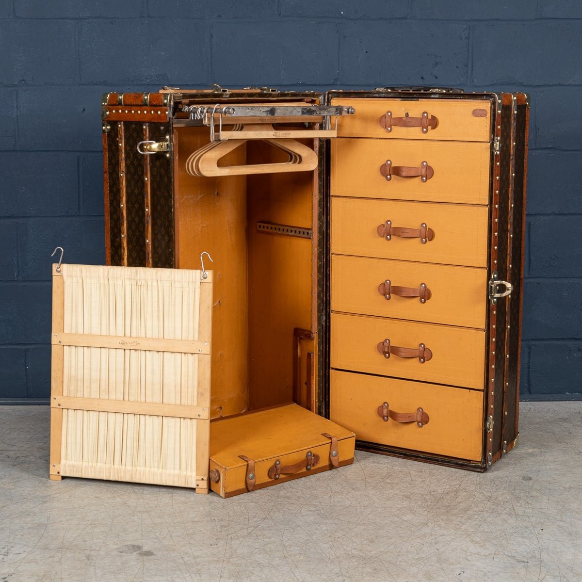 PUSHKINS.COM - B11231h - 20thC LOUIS VUITTON WARDROBE TRUNK IN MONOGRAM CANVAS, FRANCE - 11.jpg