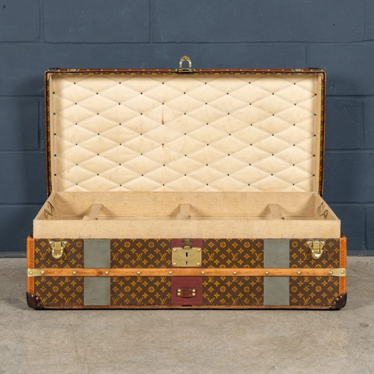 PUSHKINS.COM - B12254 - ANTIQUE 20thC LOUIS VUITTON STEAMER TRUNK IN MONOGRAM CANVAS, FRANCE c.1920 - 12.jpg
