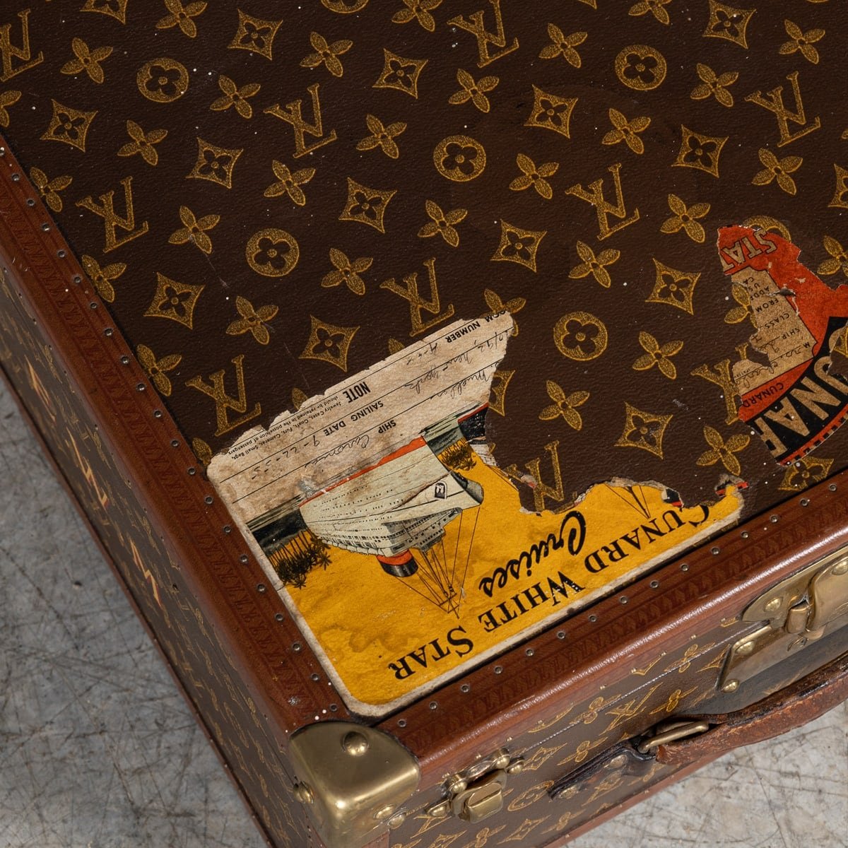 PUSHKINS.COM - B11235d - 20thC LOUIS VUITTON HAT CASE IN MONOGRAM CANVAS, CONVERTED INTO A HUMIDOR c.1950 - 21.jpg
