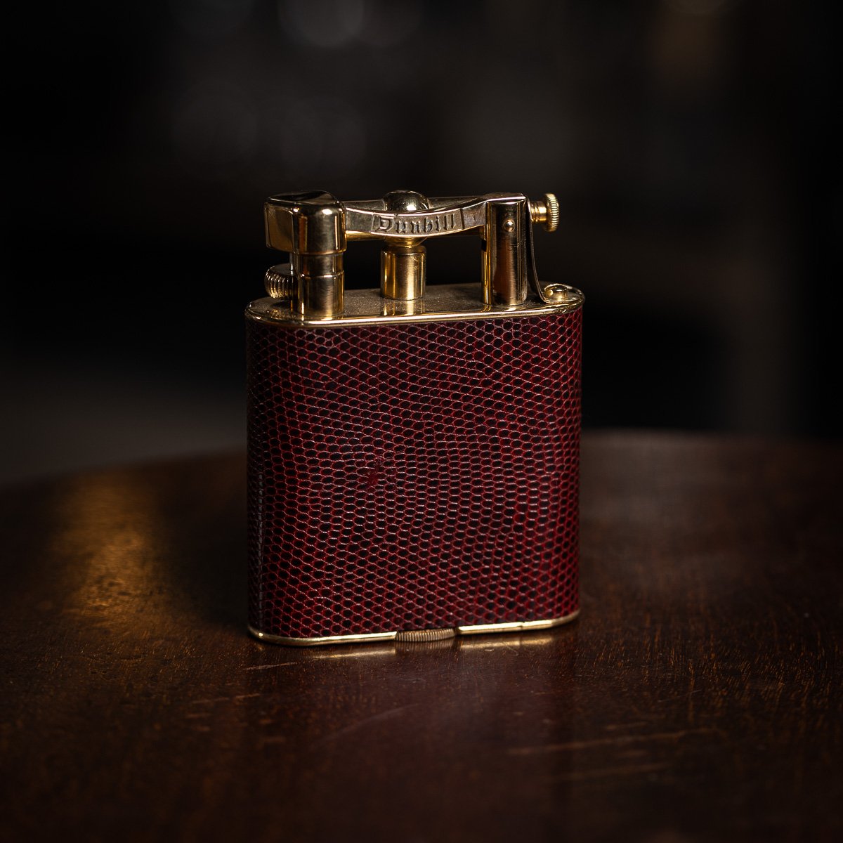 PUSHKINS.COM - D11366 - 20thC GOLD PLATE & SNAKESKIN JUMBO DUNHILL TABLE LIGHTER c.1950 - 03.jpg