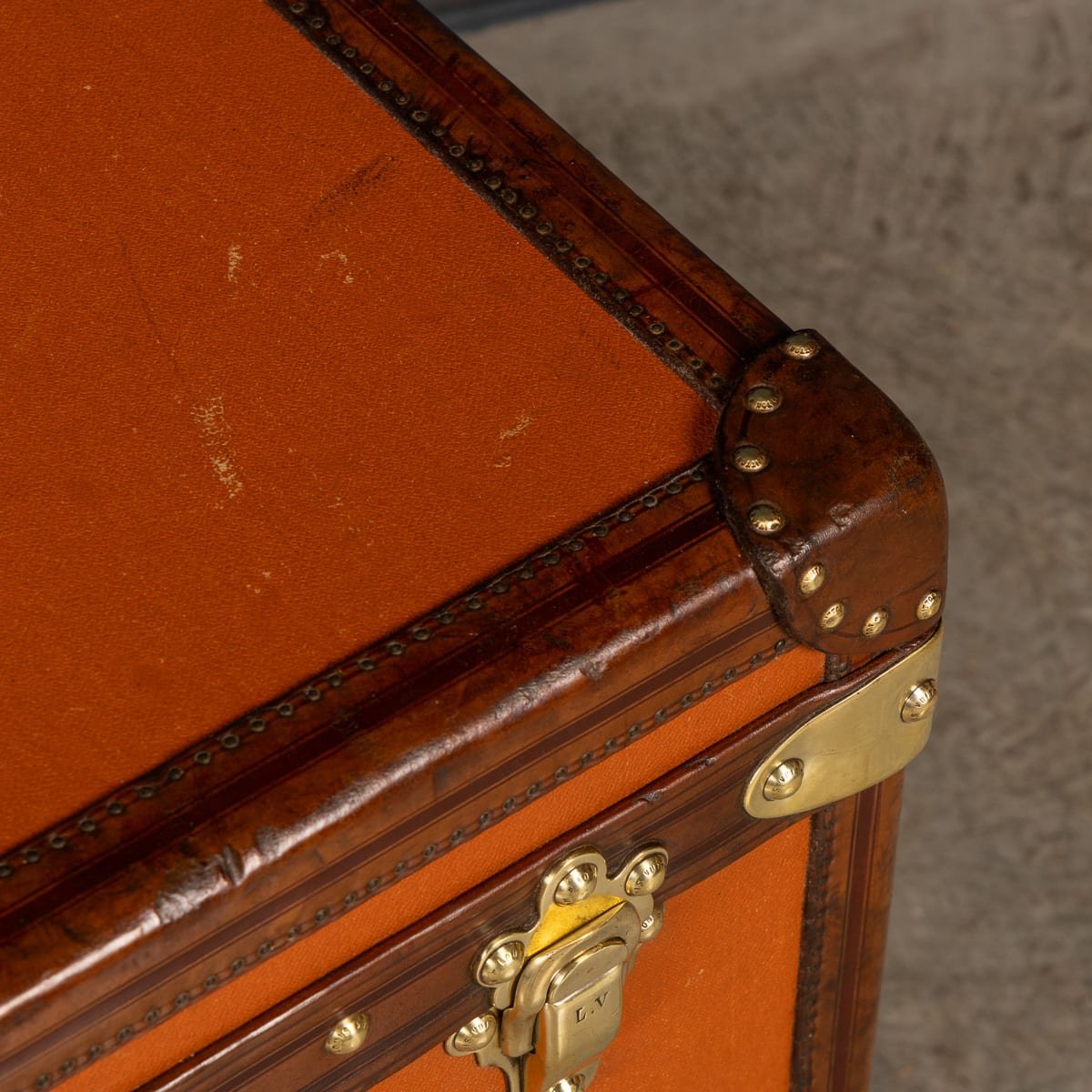 PUSHKINS.COM - B11873 - ANTIQUE 20thC LOUIS VUITTON COURIER TRUNK IN ORANGE VUITTONITE CANVAS c.1905 - 36.jpg