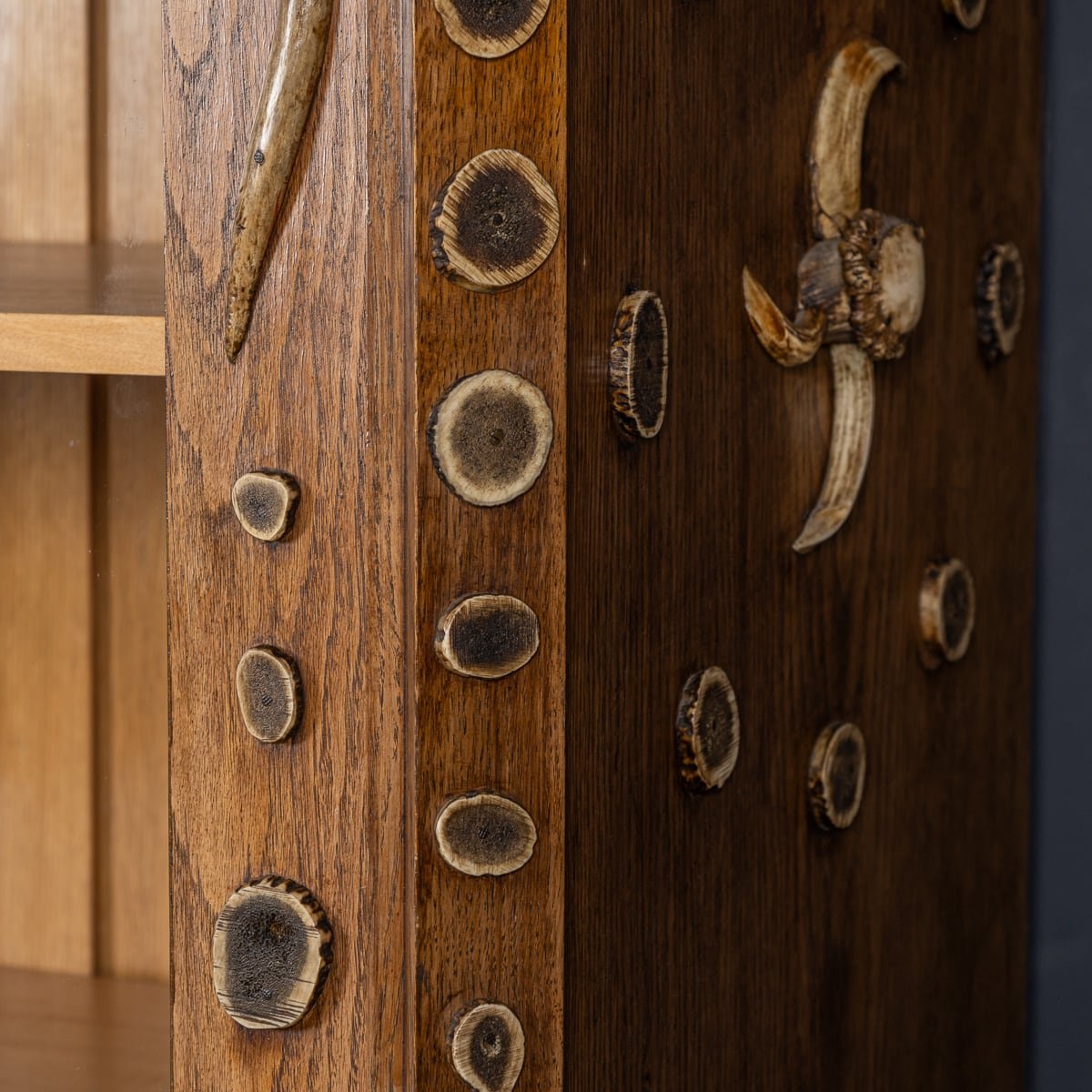 PUSHKIN'S - ANTIQUE 20thC GERMAN BLACK FOREST OAK & ANTLER CABINET c.1900 - 24.jpg