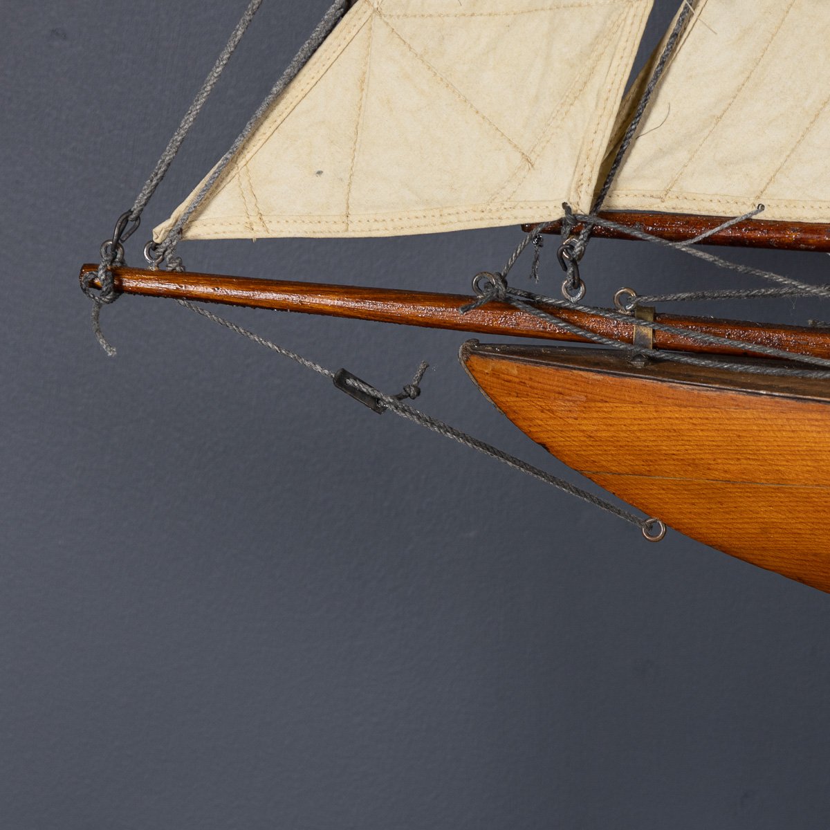 PUSHKINS.COM - D11103 - VINTAGE 20thC LARGE ENGLISH GAFF CUTTER POND YACHT c.1940 - 13.jpg