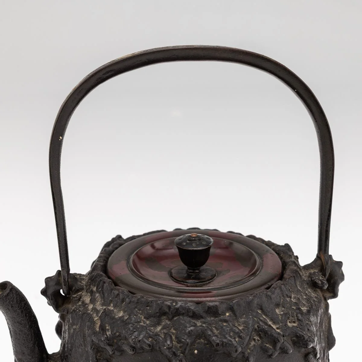 PUSHKINS.COM - G11926 - ANTIQUE 19thC JAPANESE CAST IRON 'SEIRYUDOA' CARVED TETSUBIN KETTLE c.1890 - 09.jpg
