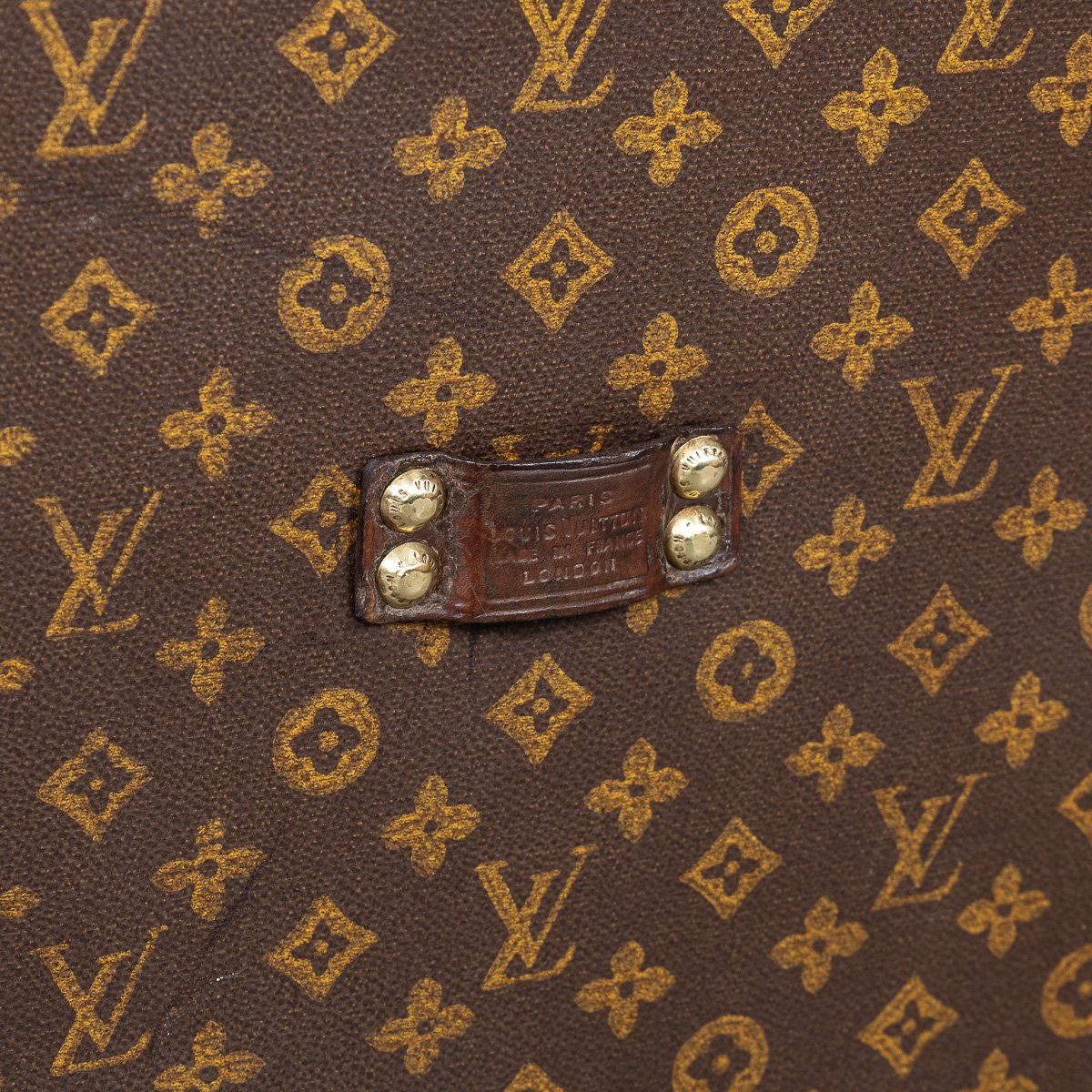 PUSHKINS.COM - B11308w - ANTIQUE 20thC LOUIS VUITTON HAT TRUNK IN MONOGRAM CANVAS, FRANCE c.1920 - 26.jpg