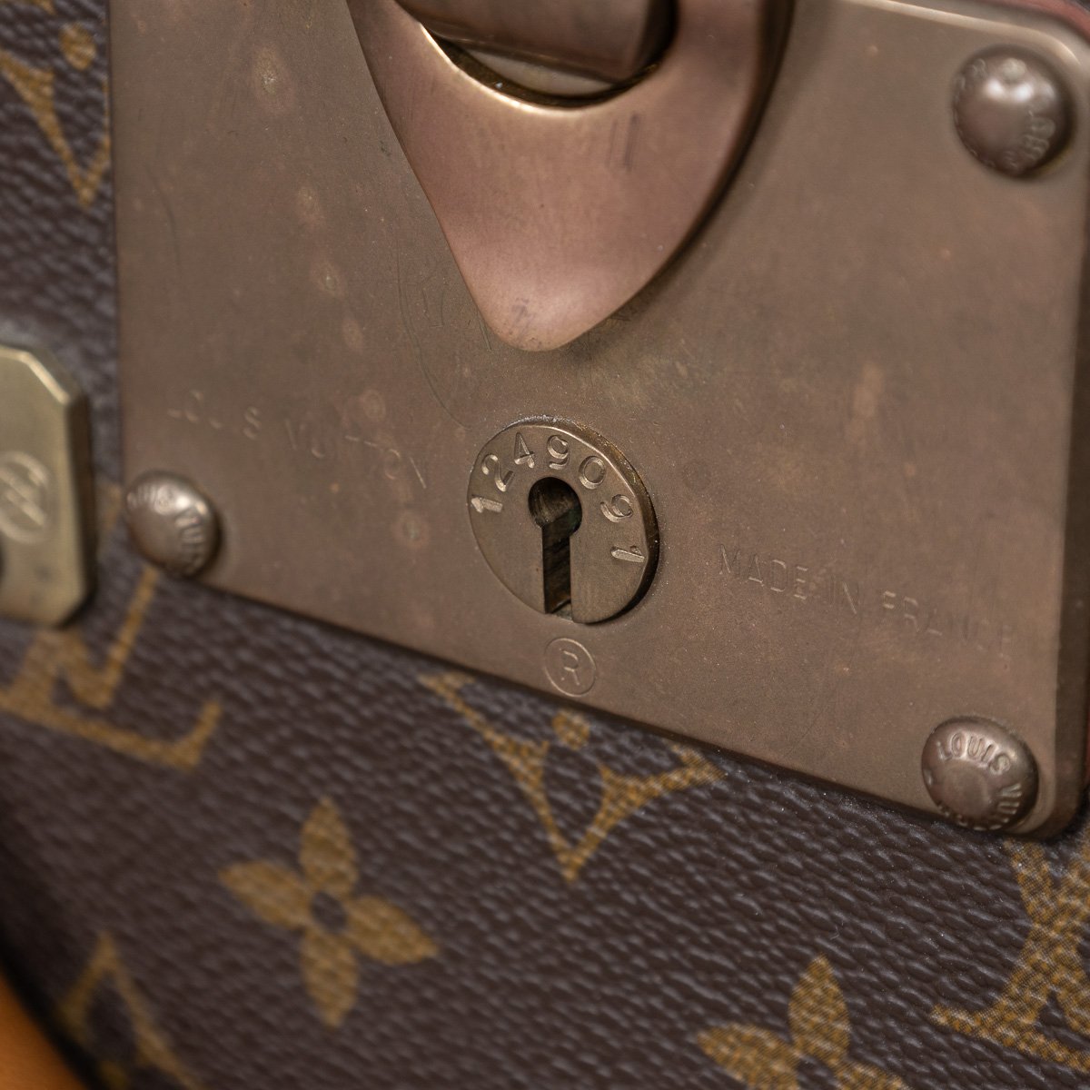 PUSHKINS.COM - B11399 - 20thC LOUIS VUITTON SUITCASE IN MONOGRAM CANVAS, FRANCE - 21.jpg
