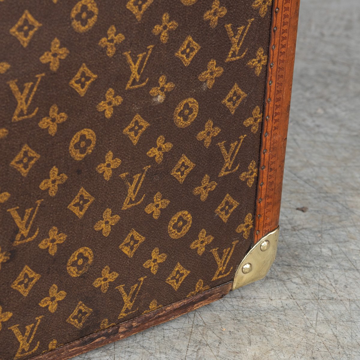 PUSHKINS.COM - B11308w - ANTIQUE 20thC LOUIS VUITTON HAT TRUNK IN MONOGRAM CANVAS, FRANCE c.1920 - 32.jpg