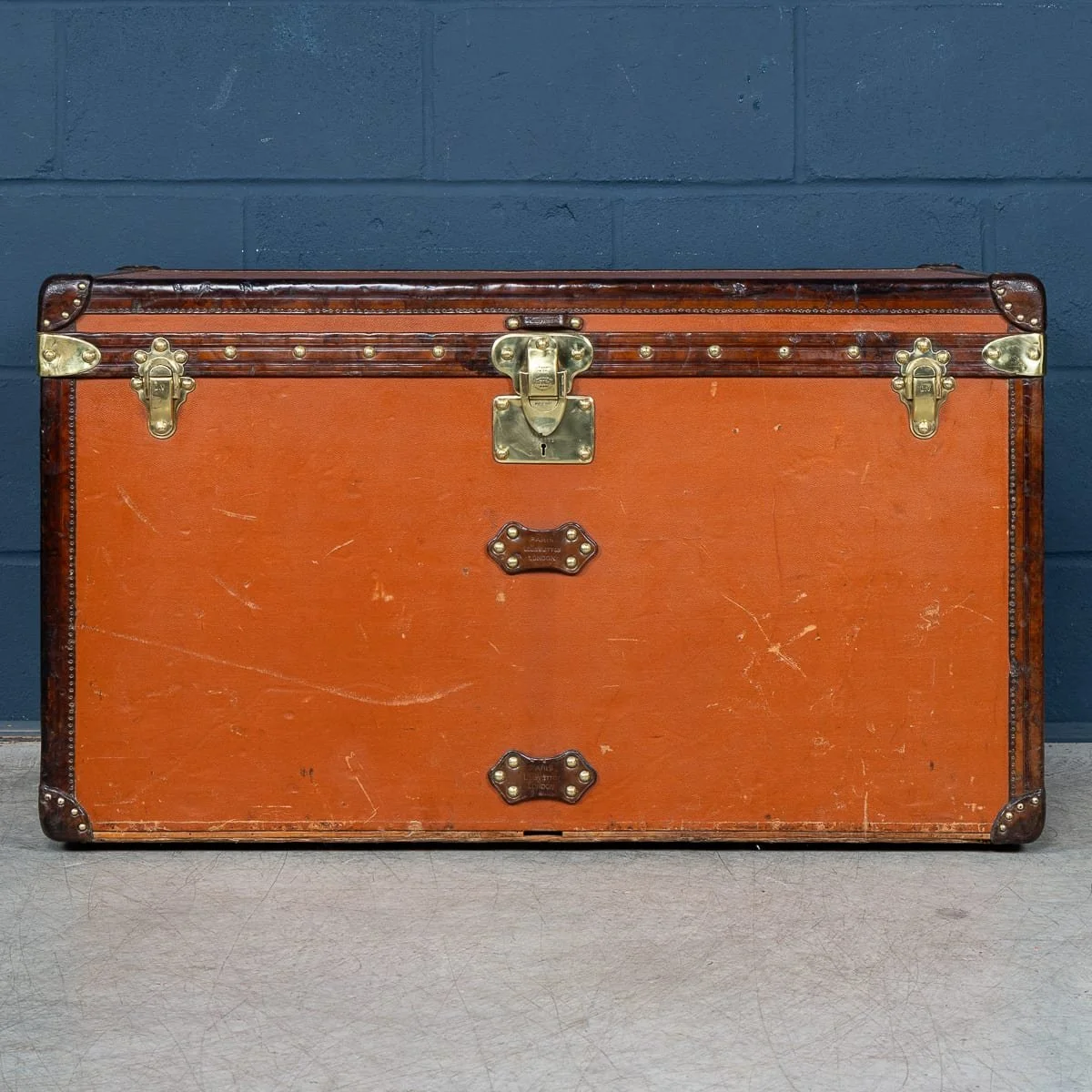 PUSHKINS.COM - B12016 - ANTIQUE 20thC LOUIS VUITTON COURIER TRUNK IN ORANGE VUITTONITE CANVAS c.1900 - 04.jpg