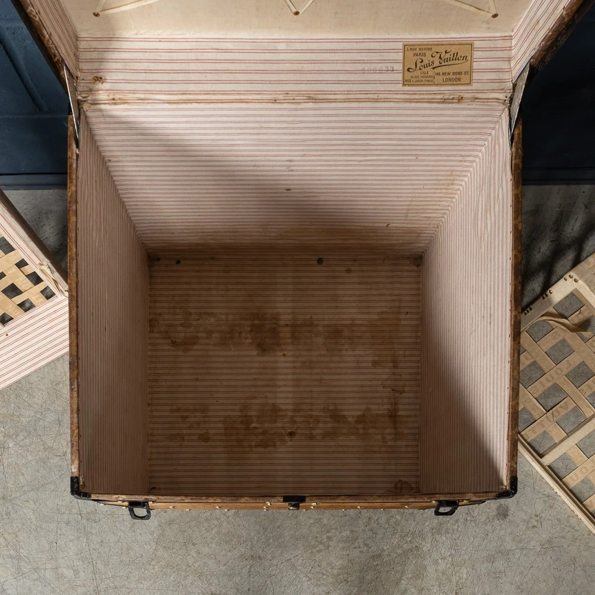 PUSHKINS.COM - B11503w - ANTIQUE 20thC LOUIS VUITTON HAT TRUNK IN WOVEN CANVAS, FRANCE c.1890 - 13.jpg