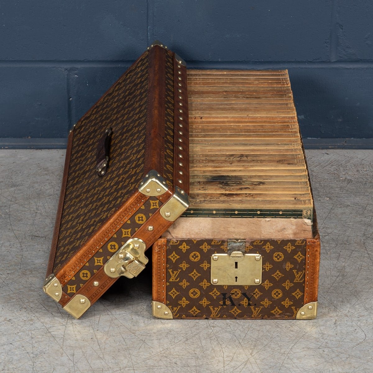 PUSHKINS.COM - B11237wd - 20thC LOUIS VUITTON ENCYCLOPEDIA BRITANNICA TRUNK IN MONOGRAM CANVAS c.1911 - 08.jpg