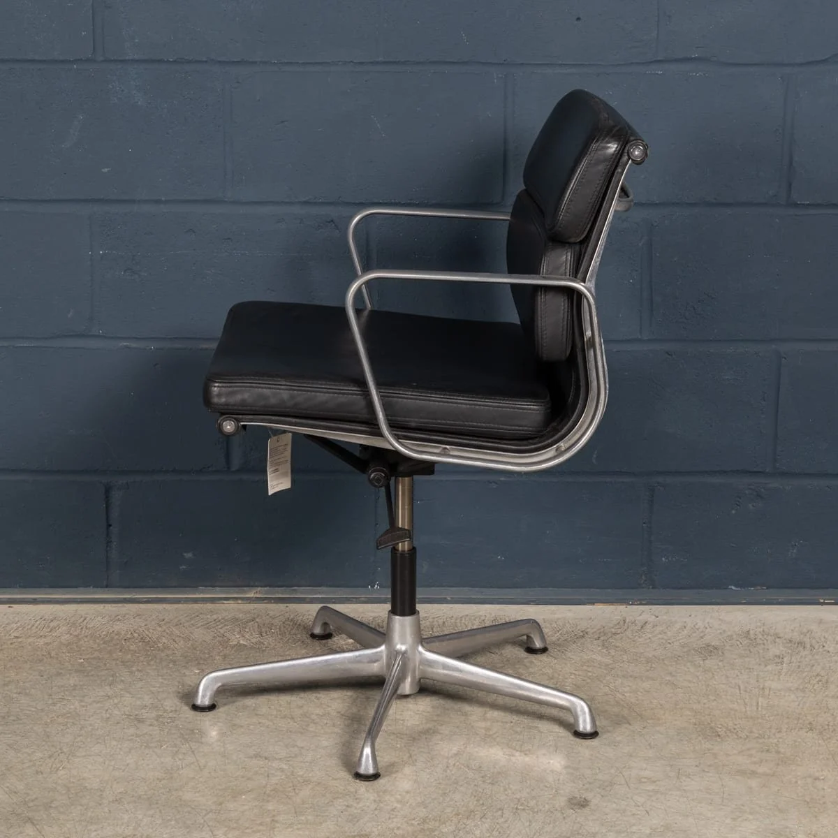 PUSHKINS.COM - B12278d - VINTAGE 20thC EA217 CHAIR IN BLACK LEATHER BY CHARLES & RAY EAMES FOR ICF - 05.jpg