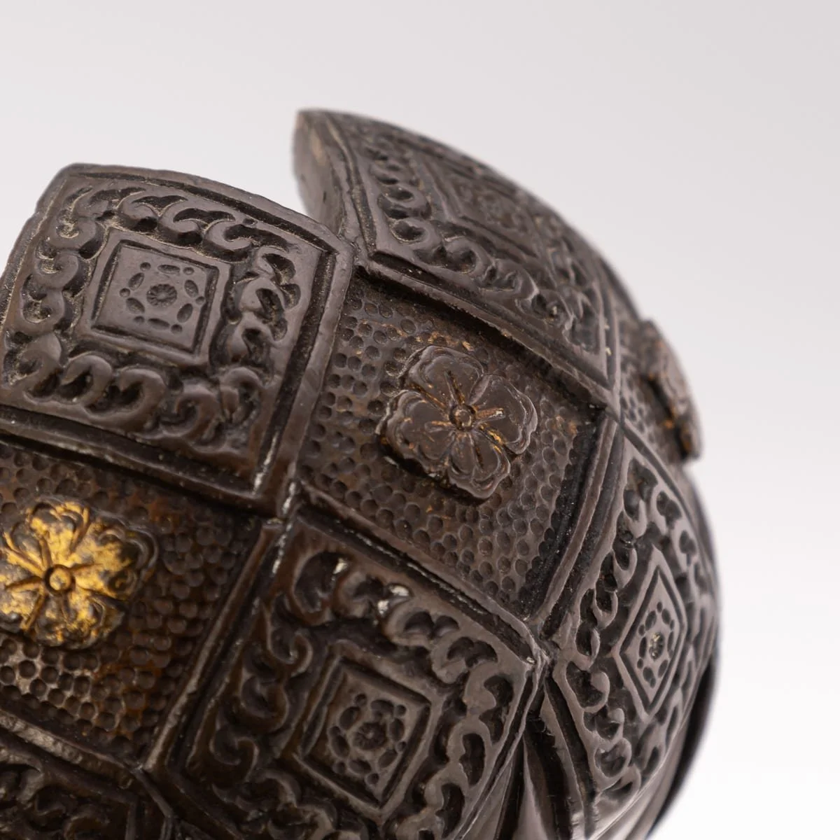 PUSHKINS.COM - G11931 - ANTIQUE 19thC JAPANESE MEIJI PERIOD PAIR OF BRONZE VESSELS IN THE FORM OF KARAKO - 35.jpg