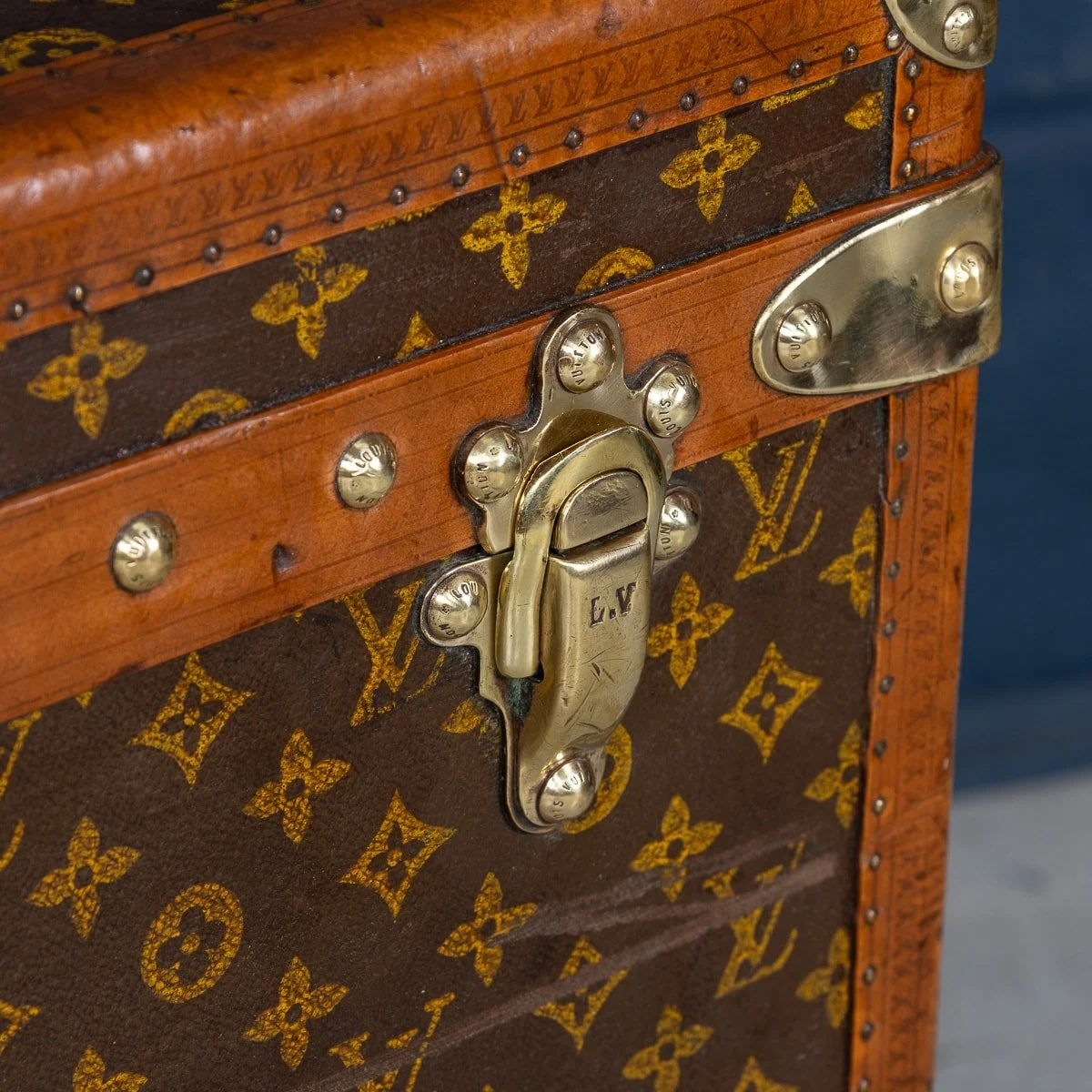 PUSHKIN'S - ANTIQUE 20thC LOUIS VUITTON HAT TRUNK IN MONOGRAM CANVAS, PARIS c.1920 - 29.jpg